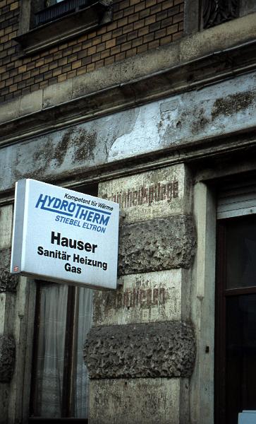 Dresden-Äußere Neustadt, Johann-Meyer-Str. 3, 4.5.1996.jpg - Schönheitspflege, ...tieren